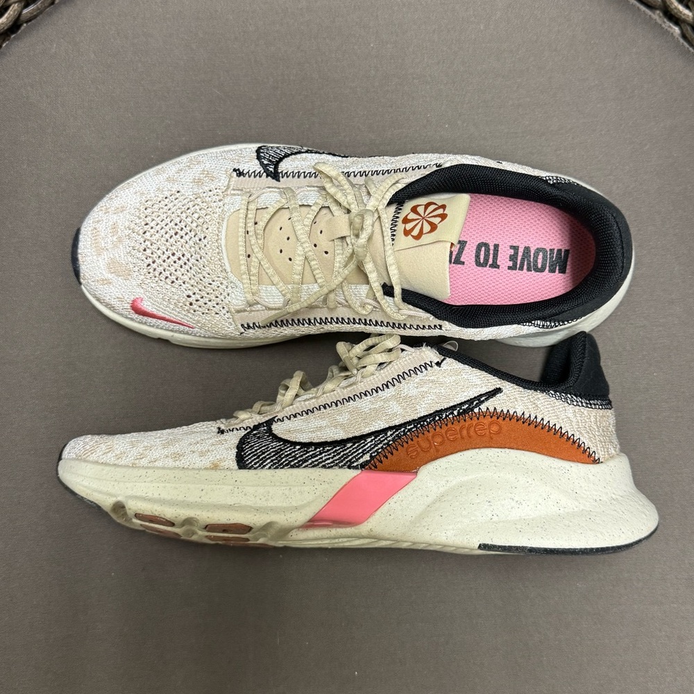 Nike beige shoes